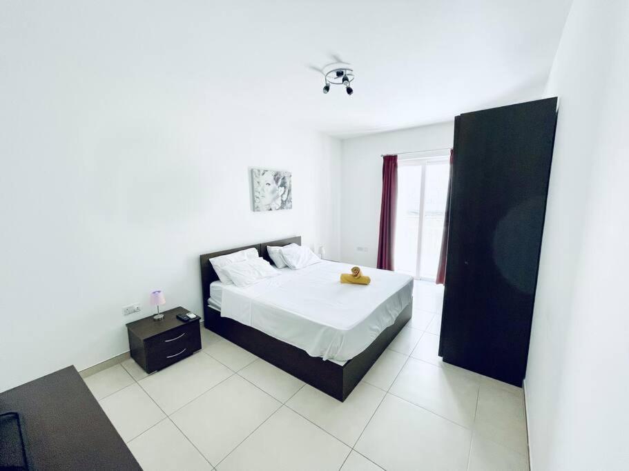 Stylish Modern Central Apartment 4 Paceville سانت جوليان المظهر الخارجي الصورة